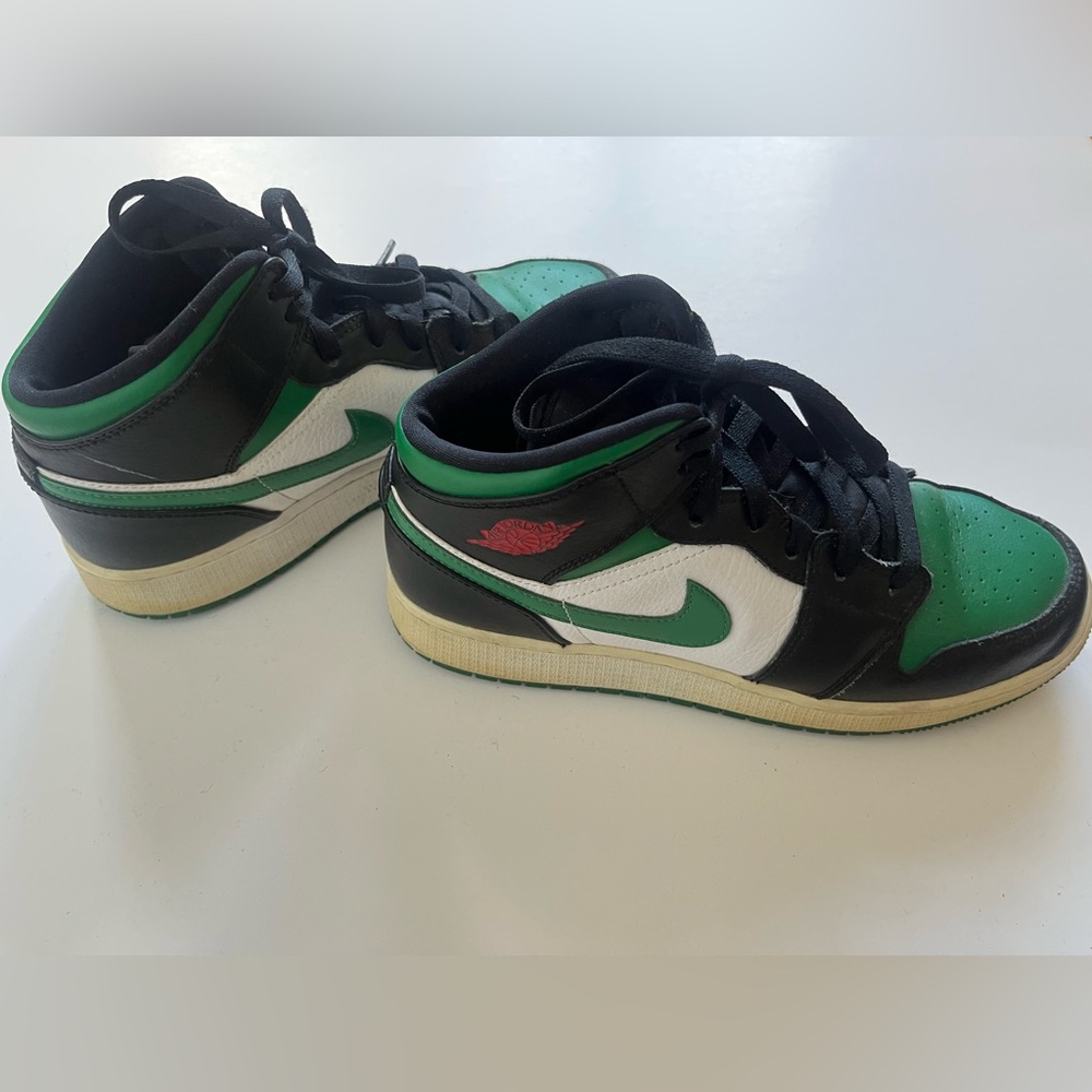 Nike Air Jordan 1 Mid  “Pine Green” Classic Kicks.